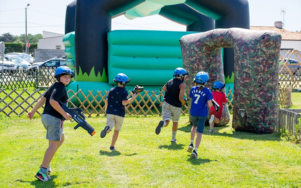 Pendant les vacances, les enfants pourront tester l'activité laser tag en famille