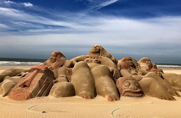 Sculpture géante de sable sur la plage des oiseaux – Saint Jean de Monts