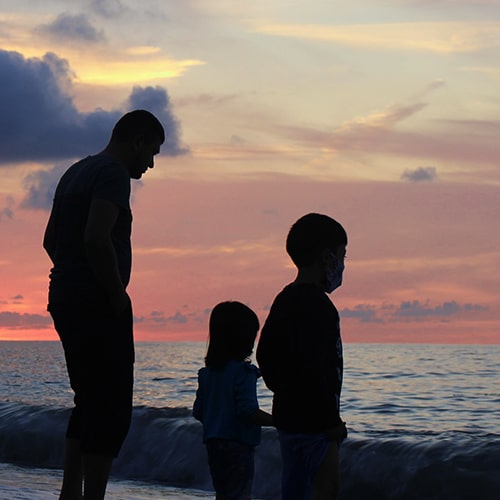 Coucher du soleil en famille