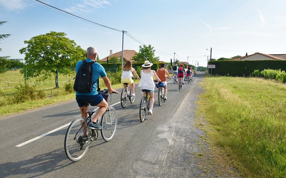 Cyclotouristes sur la route